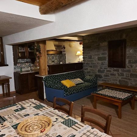 La Taverna Alloggio Ad Uso Turistico - Vda -Sarre - Cir- 0073 Αόστα Εξωτερικό φωτογραφία