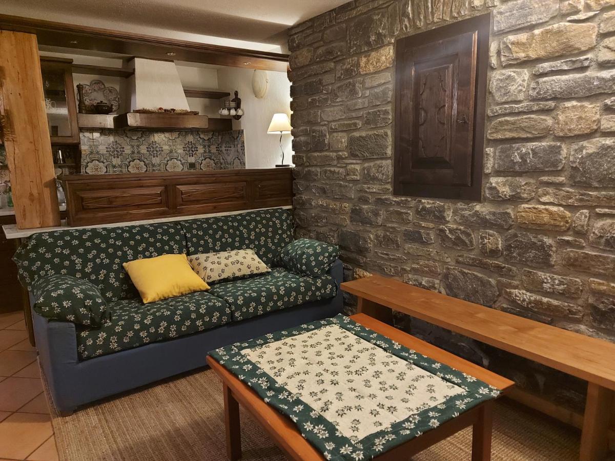 La Taverna Alloggio Ad Uso Turistico - Vda -Sarre - Cir- 0073 Αόστα Εξωτερικό φωτογραφία