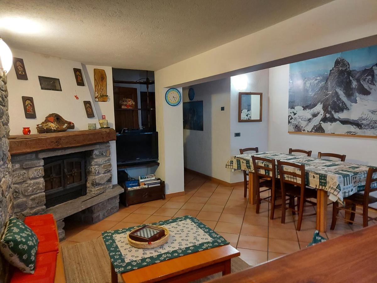 La Taverna Alloggio Ad Uso Turistico - Vda -Sarre - Cir- 0073 Αόστα Εξωτερικό φωτογραφία
