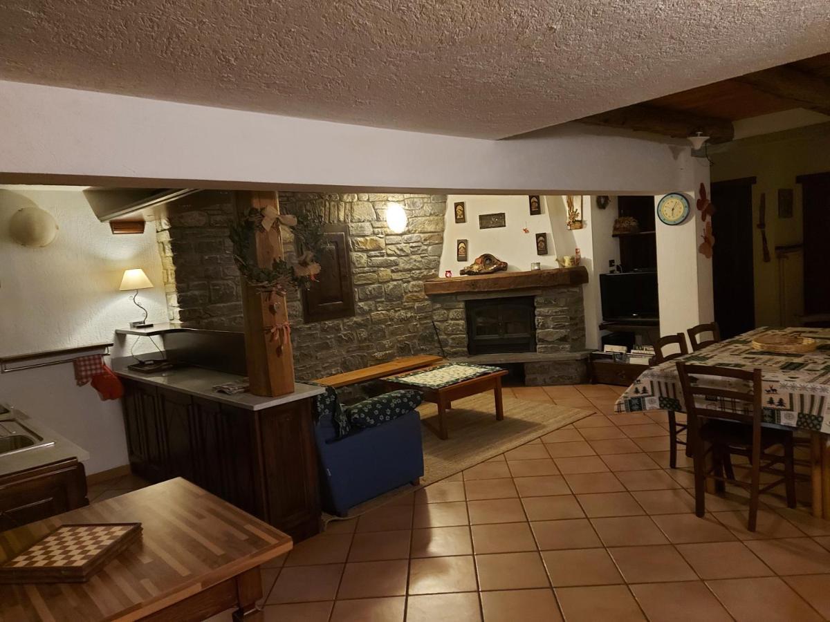 La Taverna Alloggio Ad Uso Turistico - Vda -Sarre - Cir- 0073 Αόστα Εξωτερικό φωτογραφία